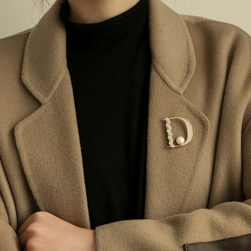 Luxury Rhinestone Letter D Bro - đánh giá và giá Embroidery Letter M