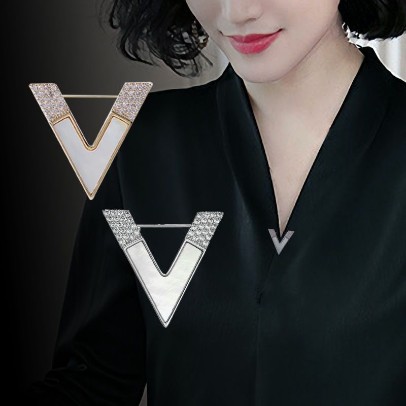Luxury Rhinestone Letter D Bro - đánh giá và giá Embroidery Letter M