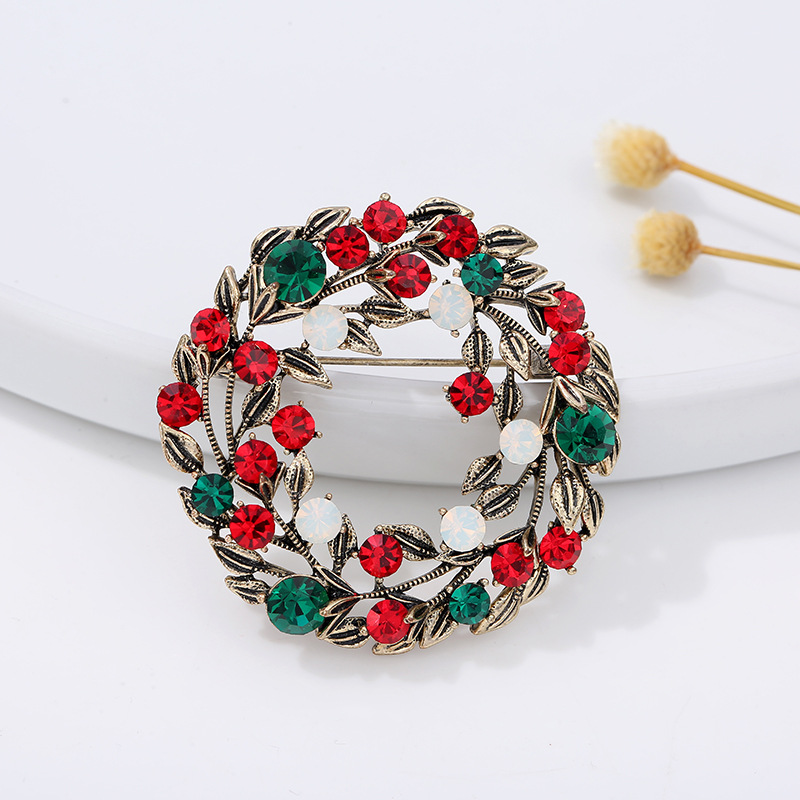 Christmas series jewelry brooc - đánh giá và giá Embroidery Font